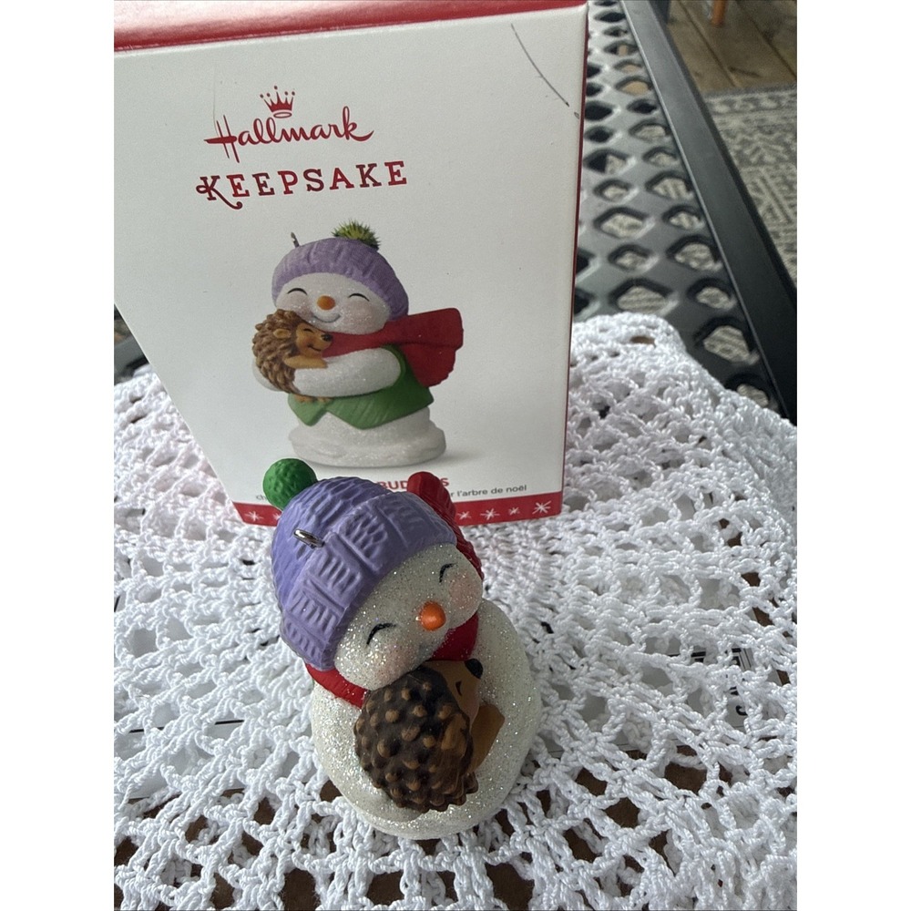 2016 Hallmark Keepsake Ornament Snow Buddies 19th In Series Snowman Hedgehog - Picture 3 of 4